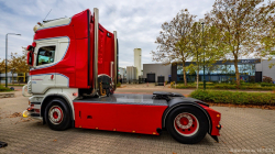 20251019-Tom-Holding-00030